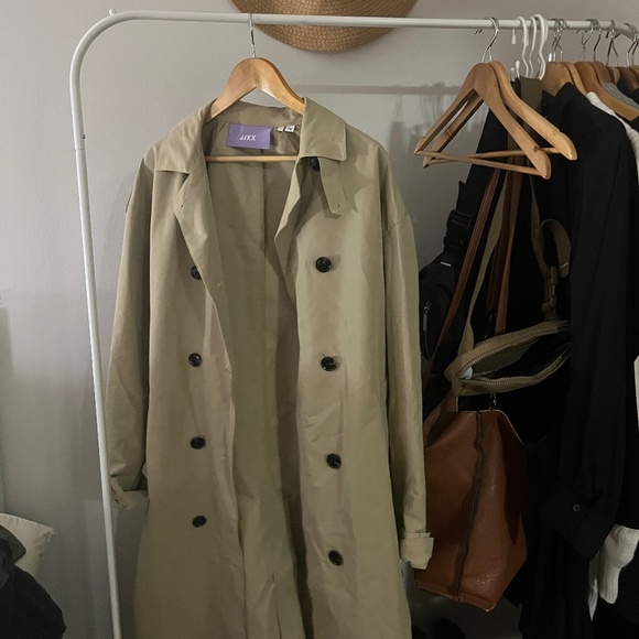 Lighly Used Trench Coat - Picture 1 of 3
